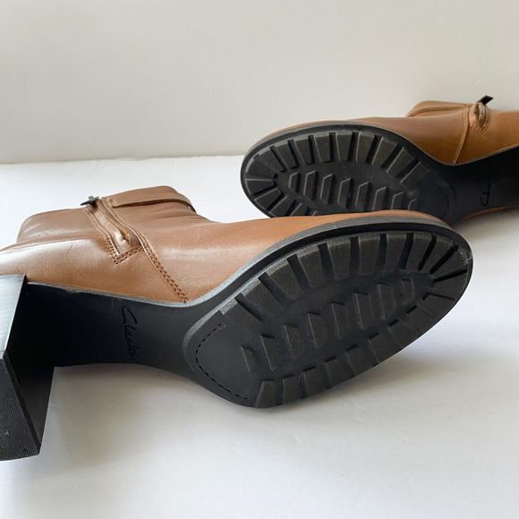 Clarks Cognac Leather Lug Sole Ankle Booties Size 9.5 | Side Zip Block Heel - Picture 3 of 6